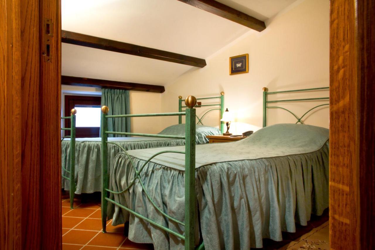Villa con piscina La Dogana di Spoleto SantʼAnatolia di Narco Esterno foto